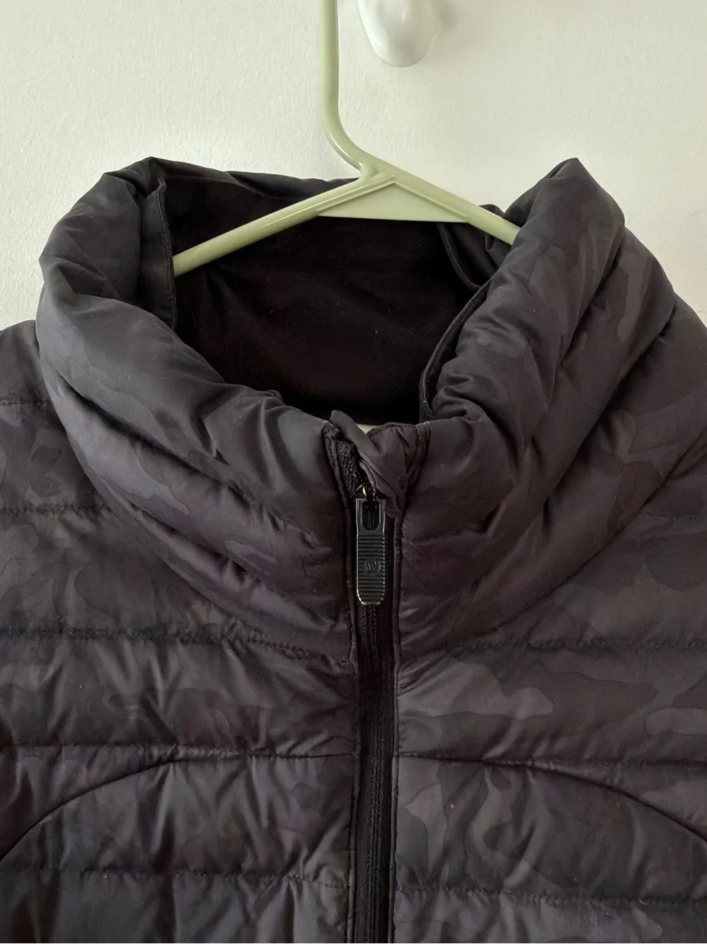 lululemon Pack It Down Puffer Jacket  Goose Down  Camo  W4B7AS Size 8 *No Hood